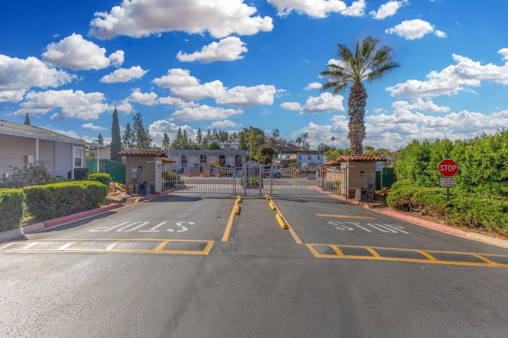 450 E Bradley Ave 68