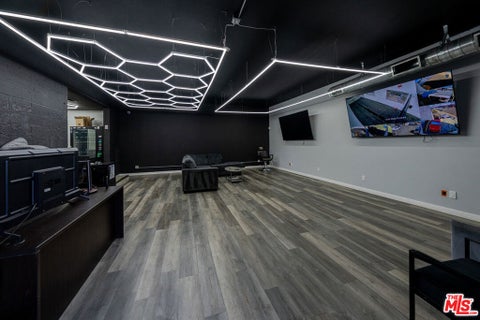 Photo of 13831 Saticoy ST, Panorama City, CA 91402 (MLS # 26988209)