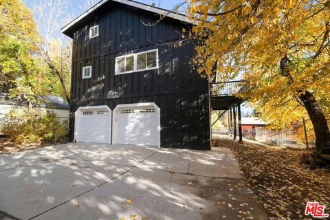 Photo of 993 Cameron Drive, Big Bear, CA 92315 (MLS # 25608007)