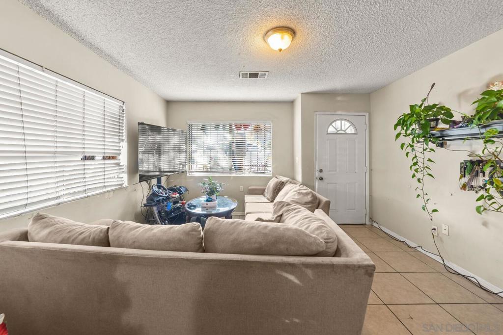 2194 Franklin Ave