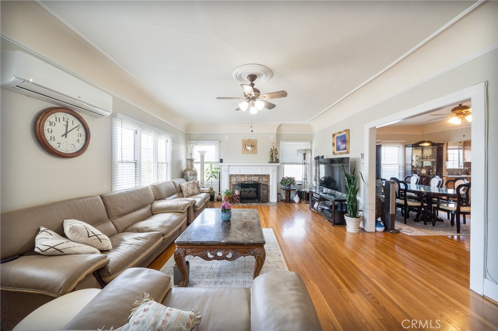 851 Crenshaw Boulevard