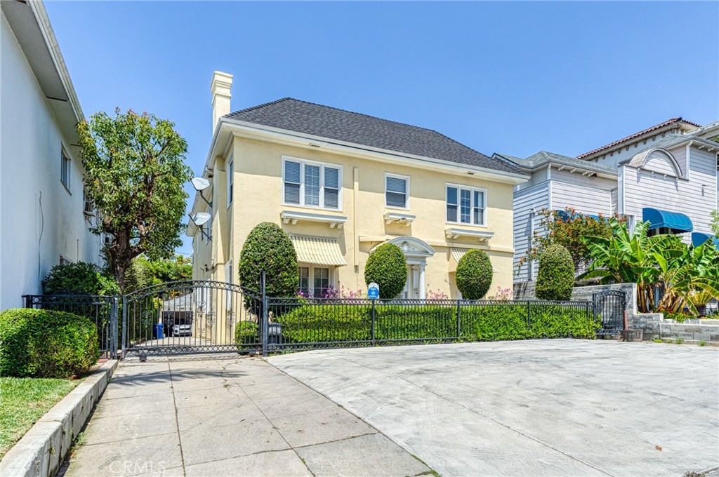 851 Crenshaw Boulevard