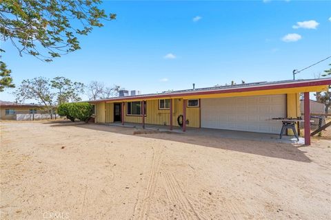 Photo of 7425 Joshua View Drive, Yucca Valley, CA 92284 (MLS # DW26068512)