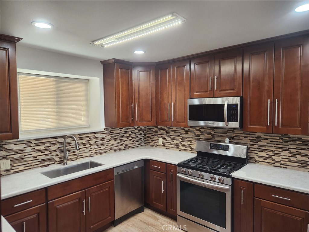 7425 Joshua View Drive