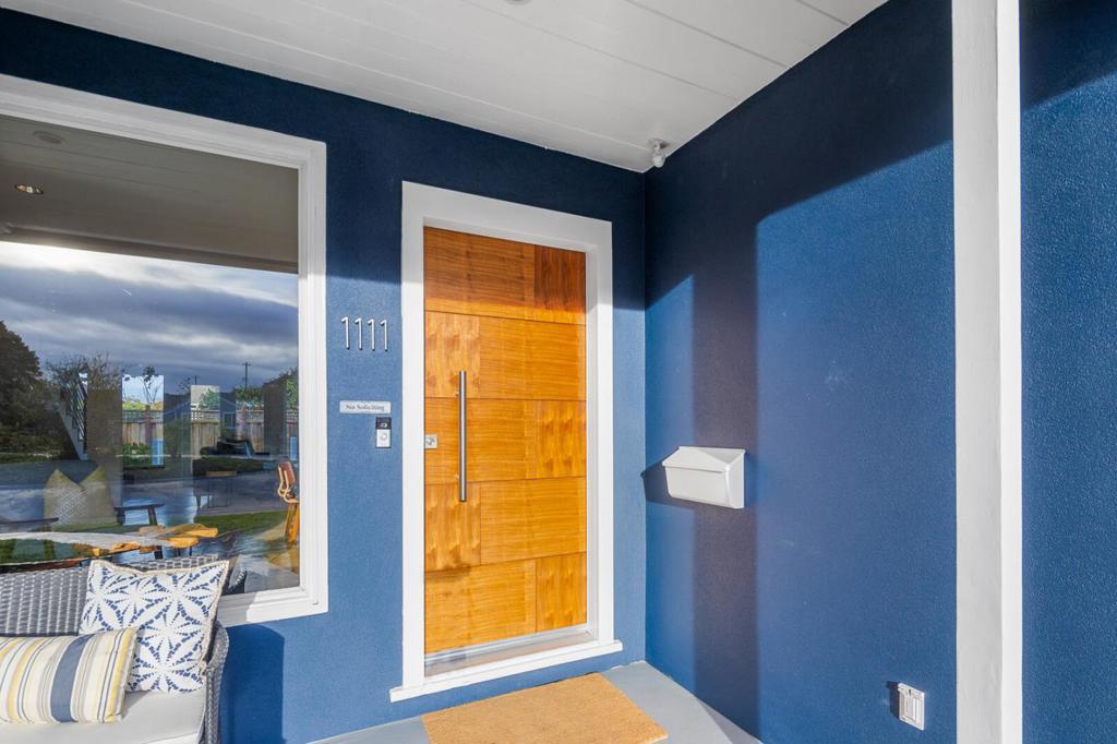 1111 Hawthorne Drive