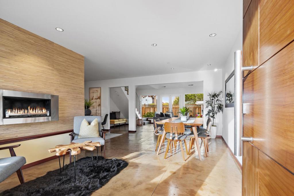 1111 Hawthorne Drive