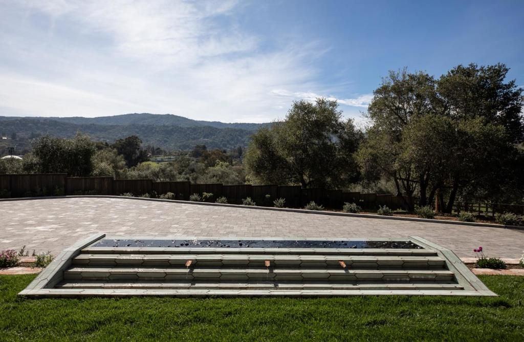 Photo of 26201 Dori Lane, Los Altos Hills, CA 94022 (MLS # ML82037019)