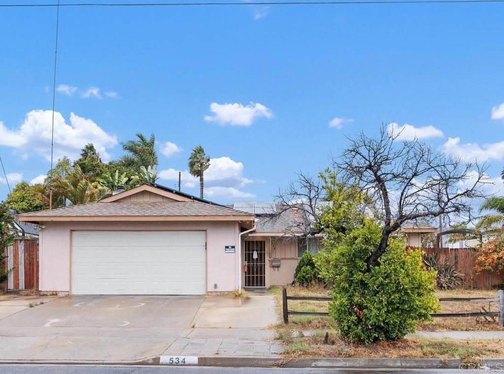 Photo of 534 Luna Dr, Oceanside, CA 92057 (MLS # NDP2510014)