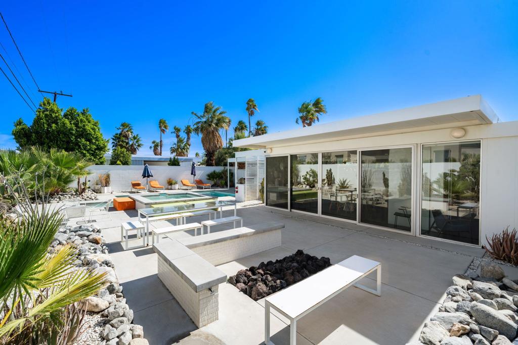 3133 N Sunnyview Drive