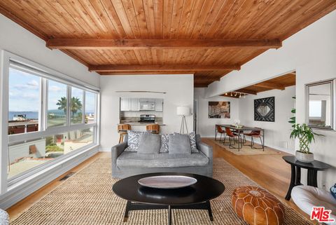 Photo of 120 7th Street, Manhattan Beach, CA 90266 (MLS # 25619295)