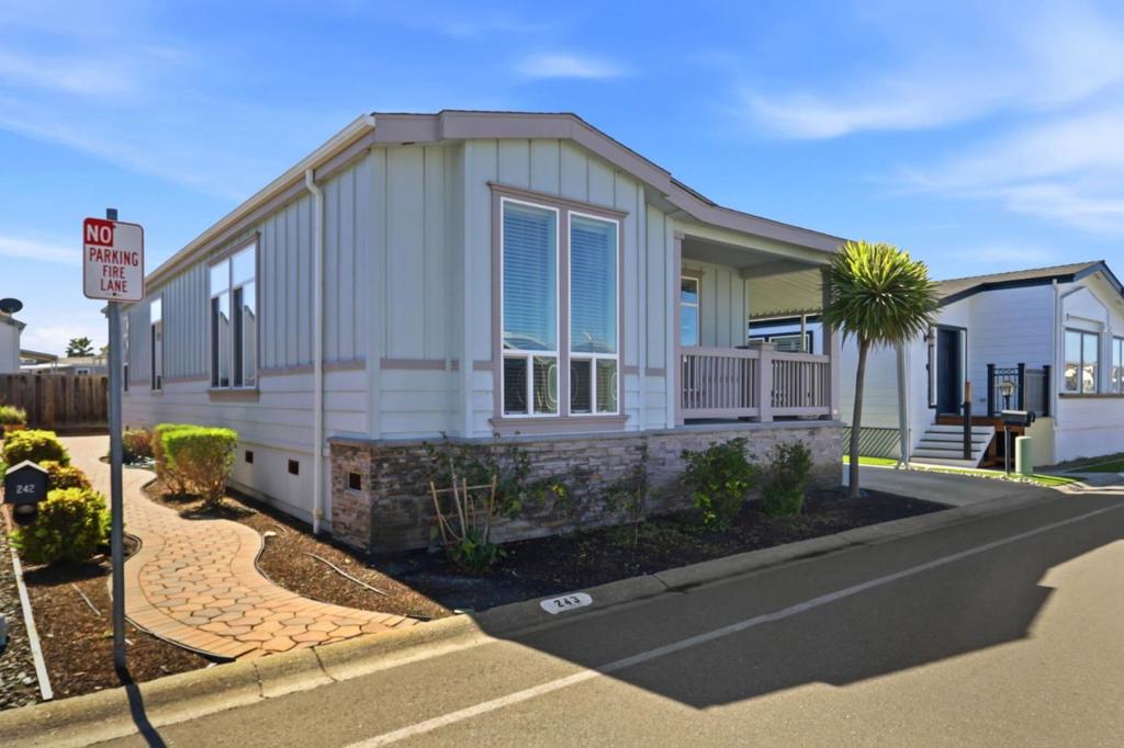 1225 Vienna Drive