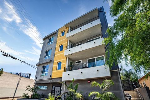 Photo of 10718 Acama Street #401, Studio City, CA 91602 (MLS # SR25234974)