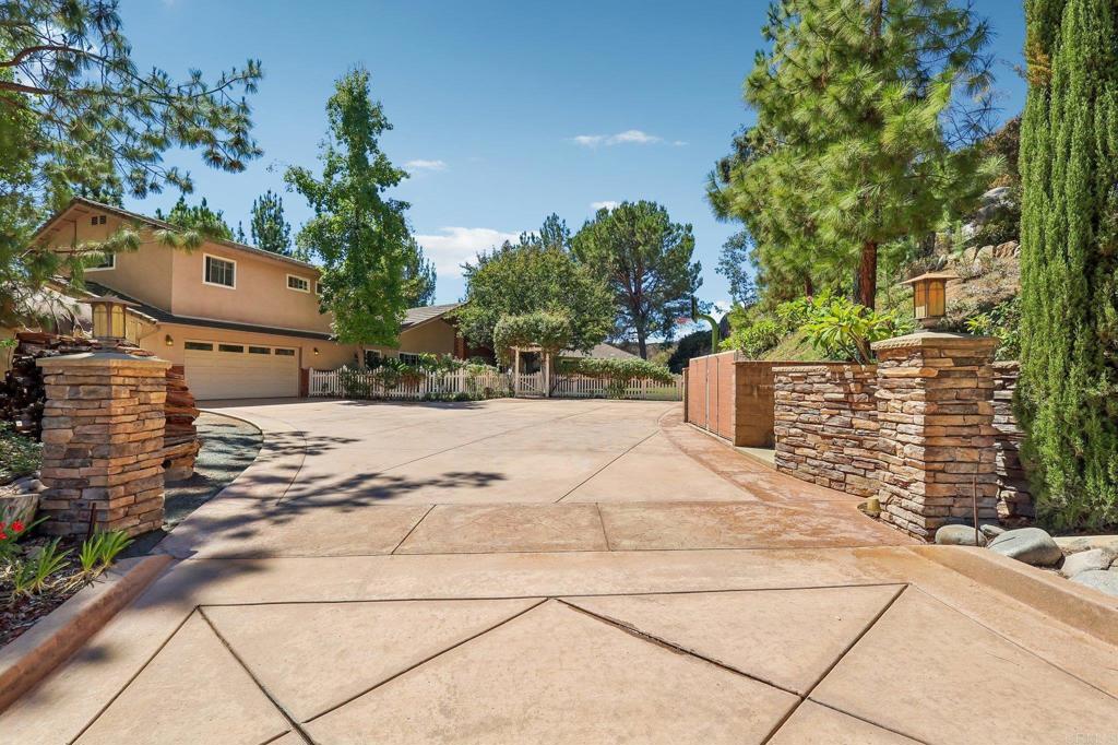 3129 Via Viejas