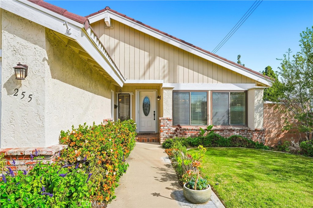 Properties 2 255 N Waverly Street