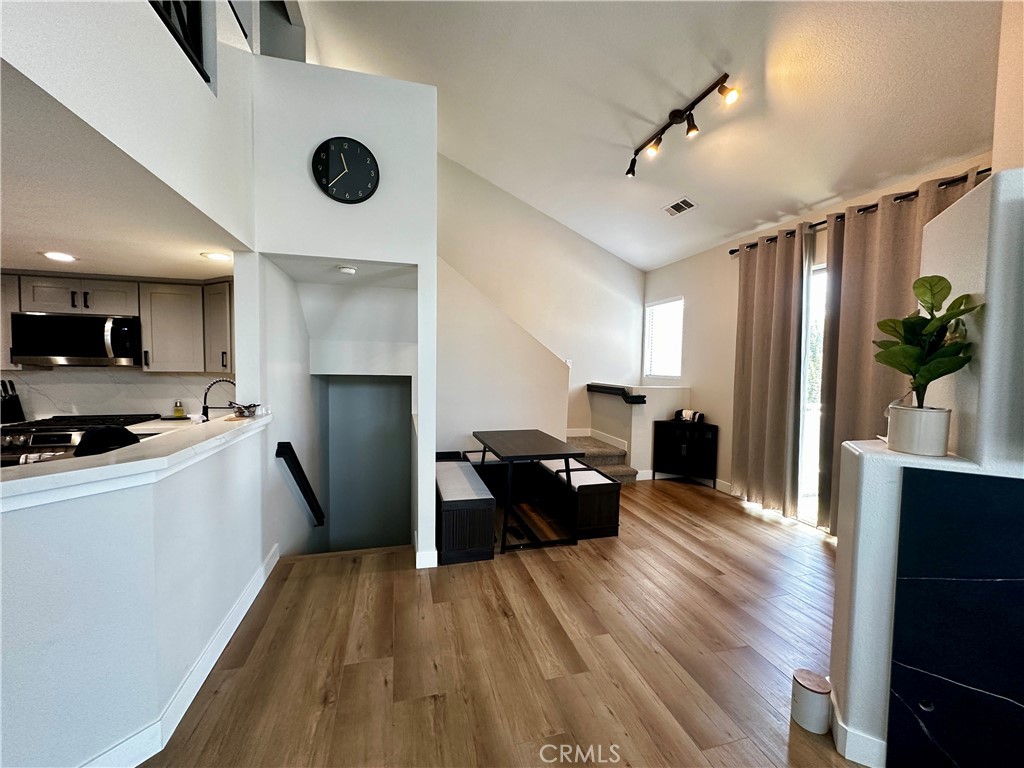 932 N Turner Avenue 48