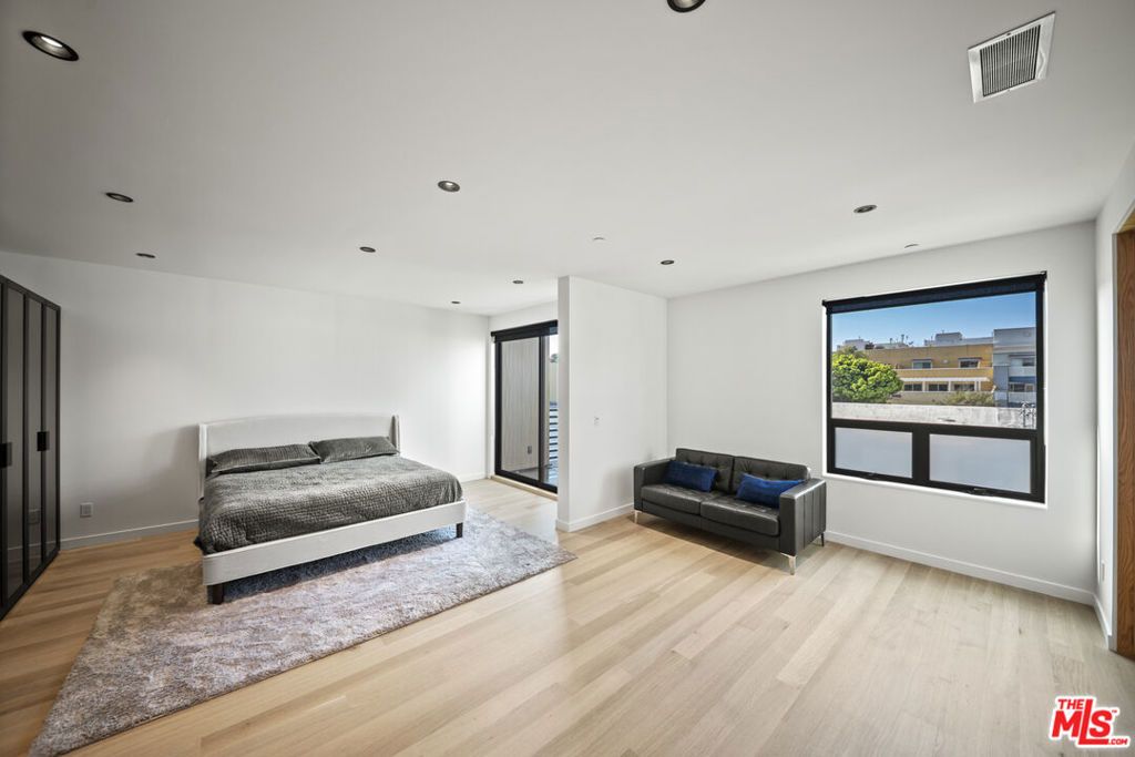 Photo of 212 Bay Street #102, Santa Monica, CA 90405 (MLS # 25610579)