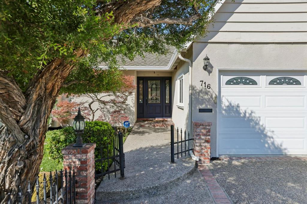 716 Fairlane Avenue