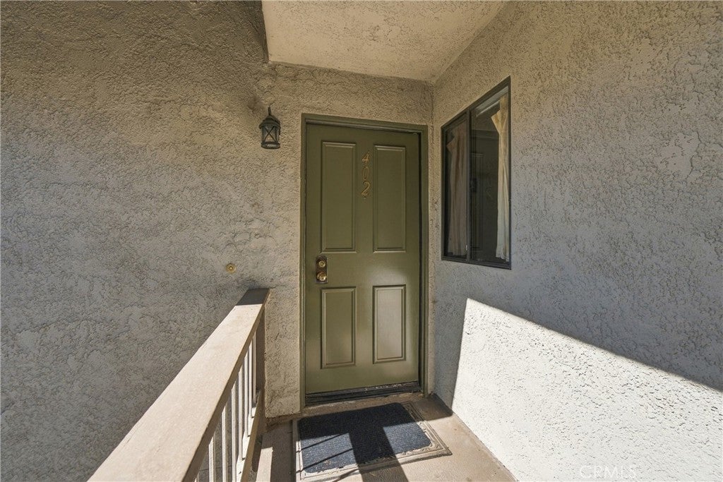 22719 Lakeway 402