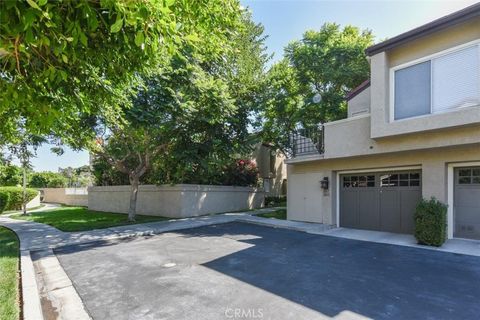 Photo of 122 Stanford Court #61, Irvine, CA 92612 (MLS # OC26099352)
