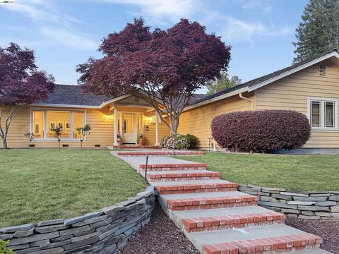 Photo of 1209 Rimer Dr Dr, Moraga, CA 94556 (MLS # 41129496)