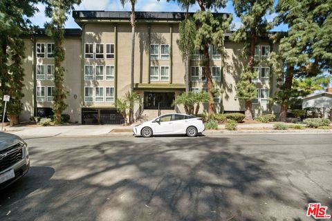Photo of 4407 Francis Avenue #307, Los Angeles, CA 90005 (MLS # 26670769)