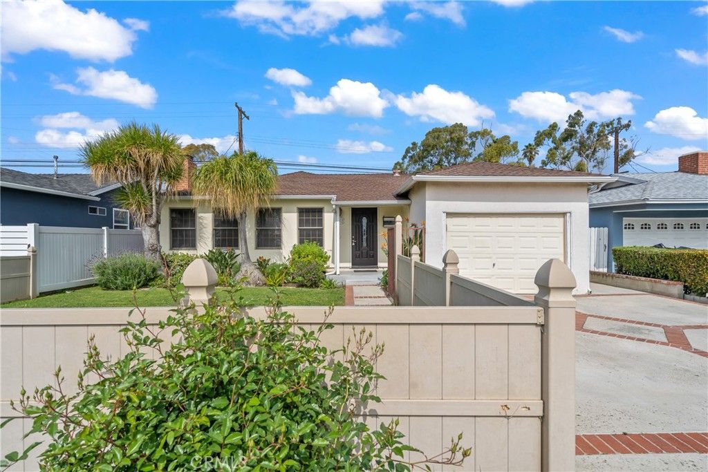 Photo of 12313 Alberta Dr, Culver City, CA 90230 (MLS # SR26060485)