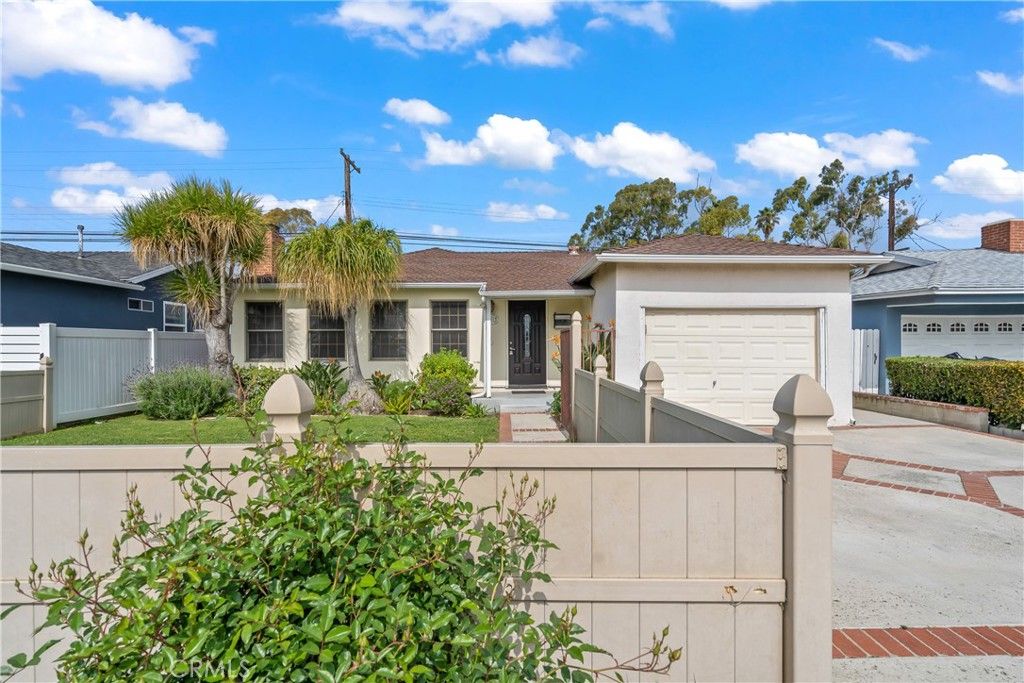 Photo of 12313 Alberta Dr, Culver City, CA 90230 (MLS # SR26060485)