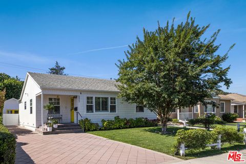 Photo of 8017 Chase Avenue, Los Angeles, CA 90045 (MLS # 26827545)