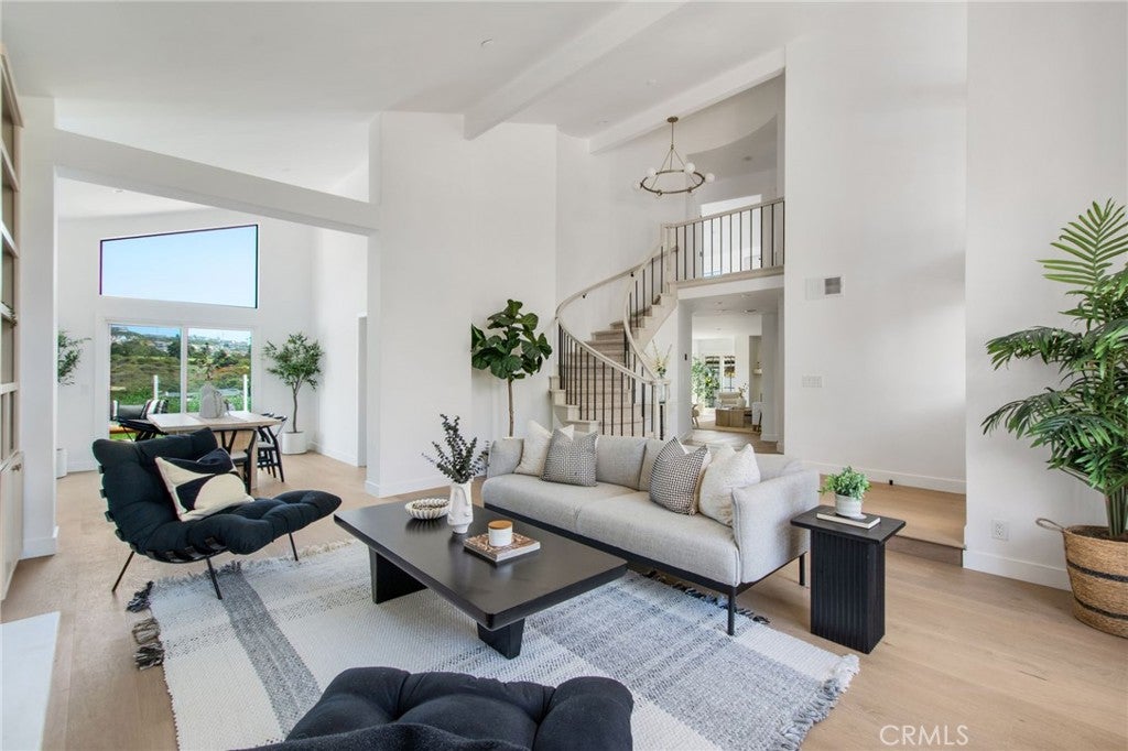 3000 Calle Grande Vista