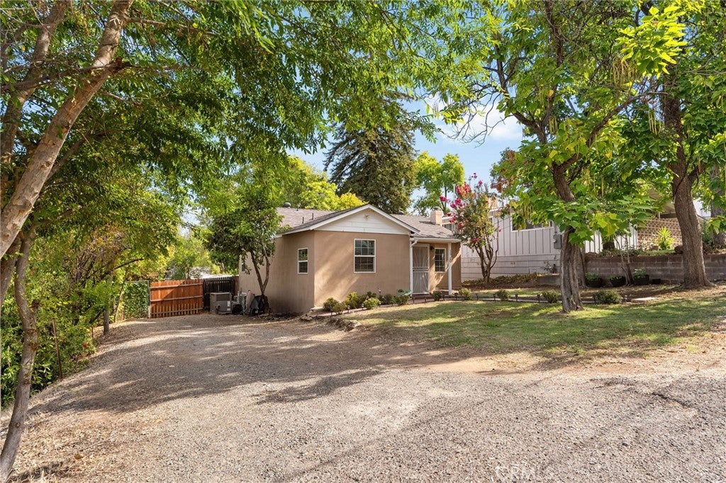 15 Oak Park Way