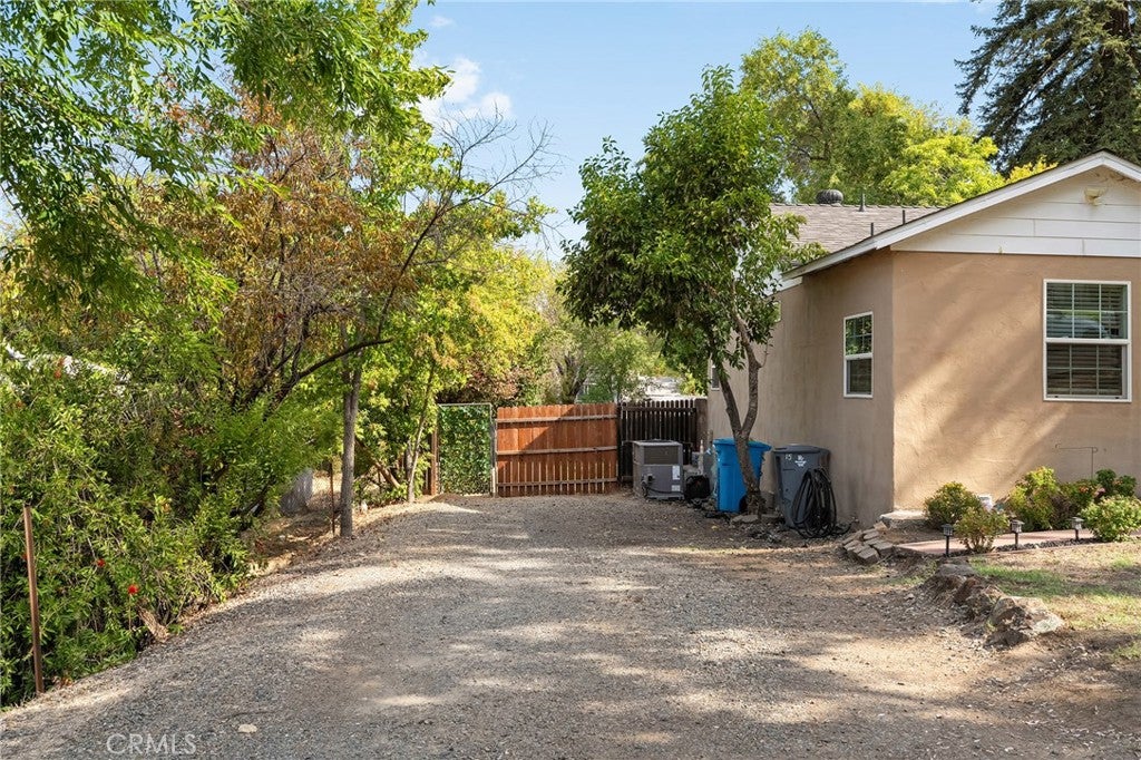 15 Oak Park Way