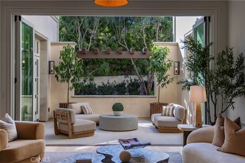 Tiny photo for 24 Fairway Pt, Newport Coast, CA 92657 (MLS # NP26001371)