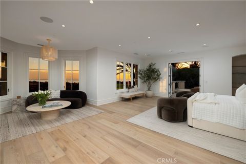 Tiny photo for 24 Fairway Pt, Newport Coast, CA 92657 (MLS # NP26001371)