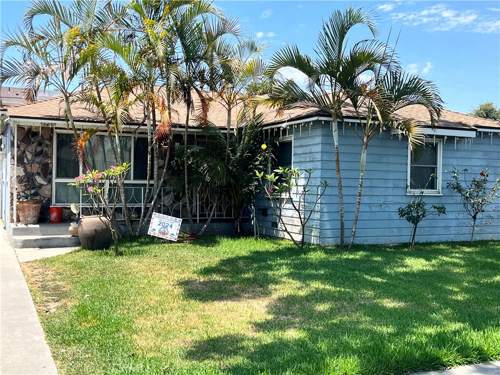 EXCELLENT AREA OF LYNWOOD, NEAR ST. FRANCIS MEDICAL CENTER, PEACEFUL TREE LINED STREET. OVERSIZED GARAGE, PERFECT FOR AN ADU (PLEASE CHECK WITH CITY FOR PERMITS NEEDED), LOT'S OF POTENTIAL CONVENIENTLY LOCATED NEAR MANY AMENITIES.