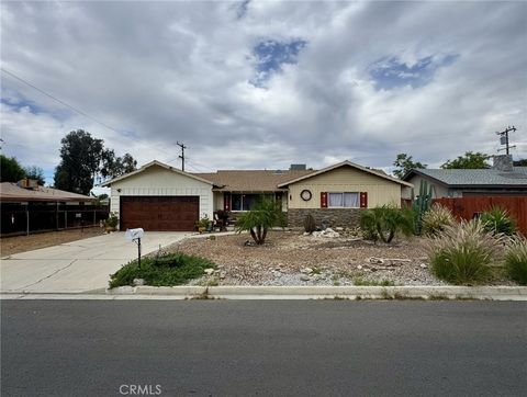 Photo of 40520 Poppy Drive, Hemet, CA 92544 (MLS # SW25244679)