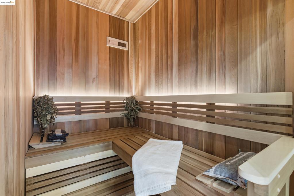 MONTCLAIR - Residential