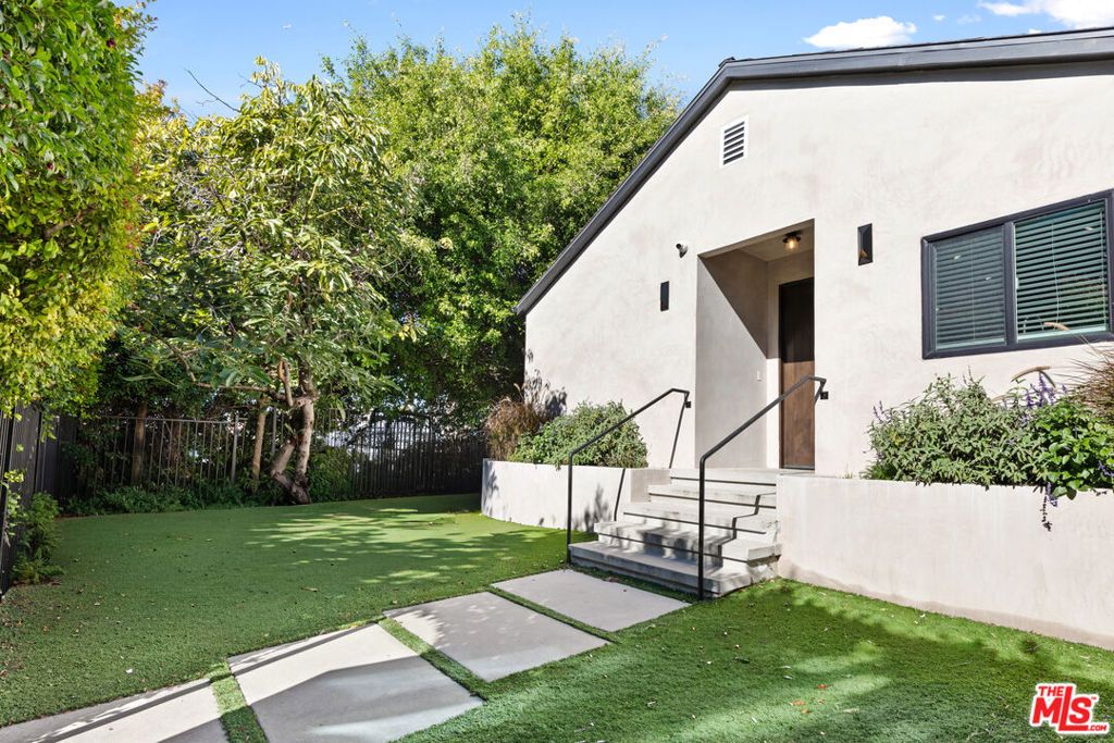 Photo of 6743 Colgate Avenue, Los Angeles, CA 90048 (MLS # 26638131)