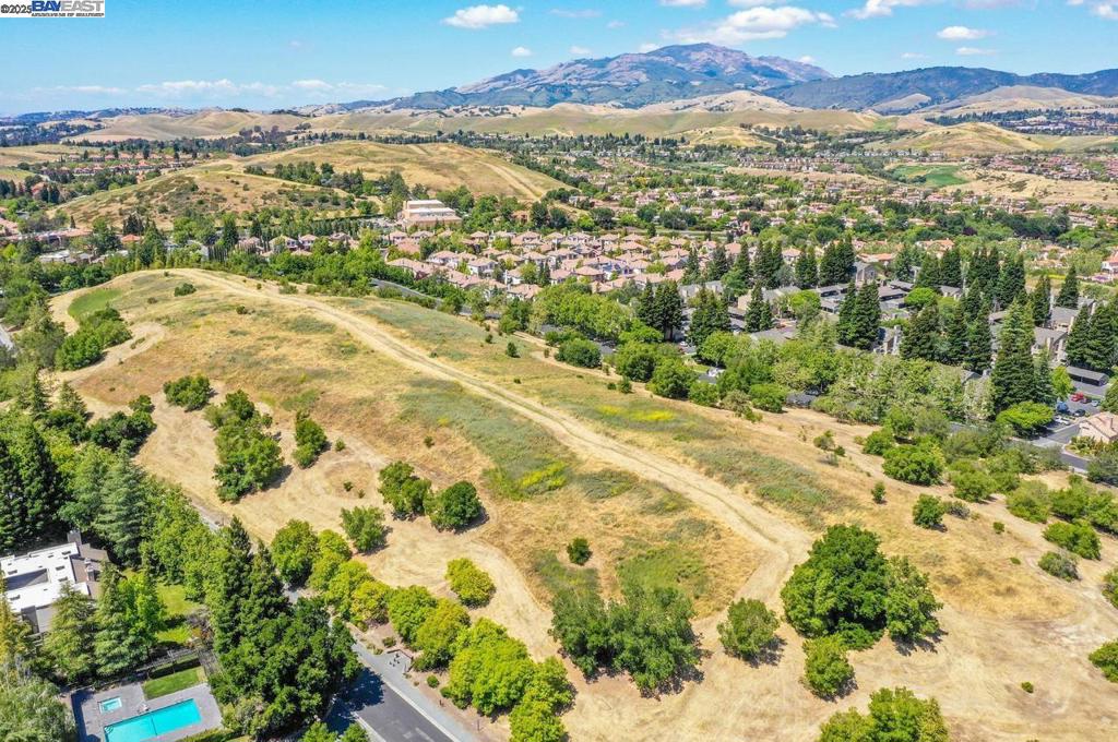 CANYON WOODS - Residential
