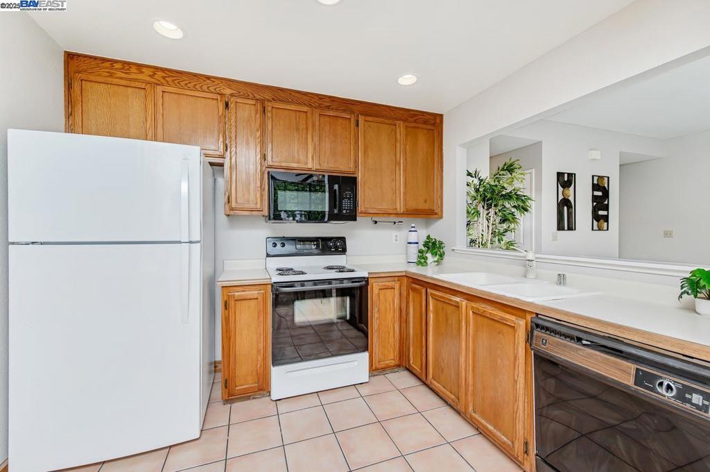 CANYON WOODS - Residential