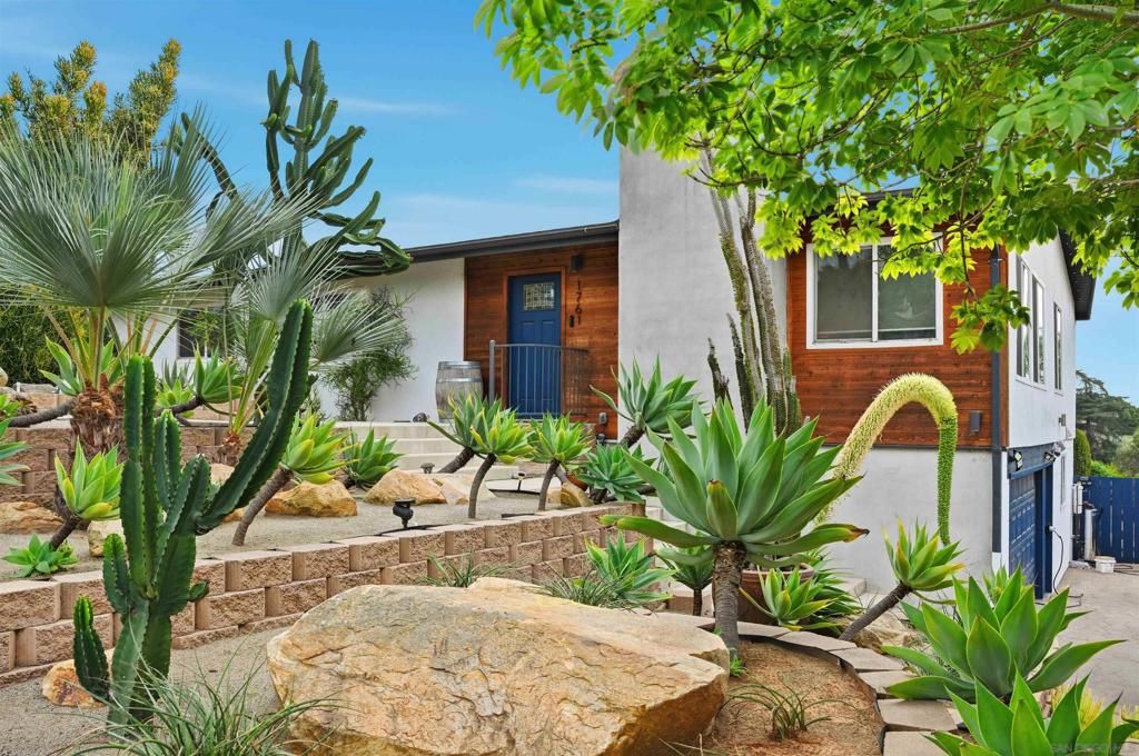 Photo of 1761 Country Ln Ln, Escondido, CA 92025 (MLS # 260003302SD)