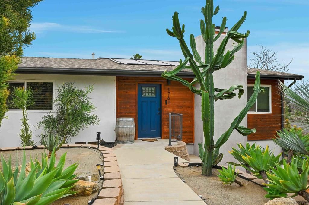 Photo of 1761 Country Ln Ln, Escondido, CA 92025 (MLS # 260003302SD)