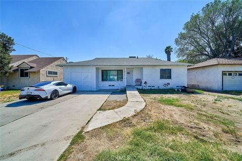 Photo of 17227 Seville AVE, Fontana, CA 92335 (MLS # PW26108514)