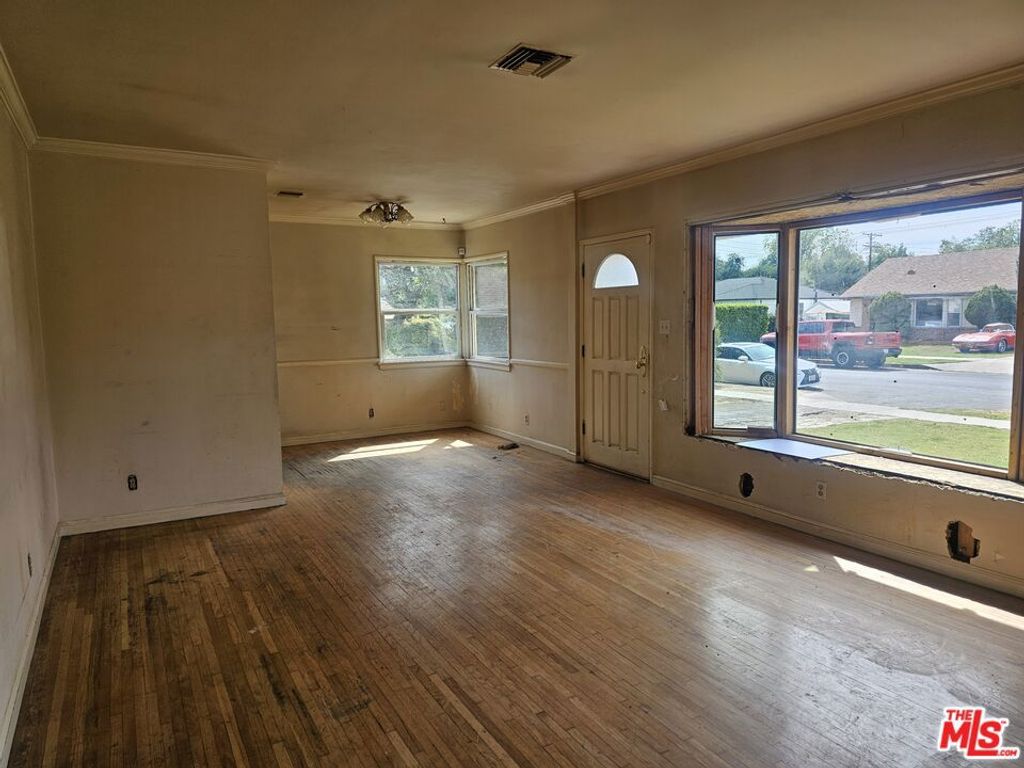 Photo of 6834 Encino Avenue, Van Nuys, CA 91406 (MLS # 26670399)