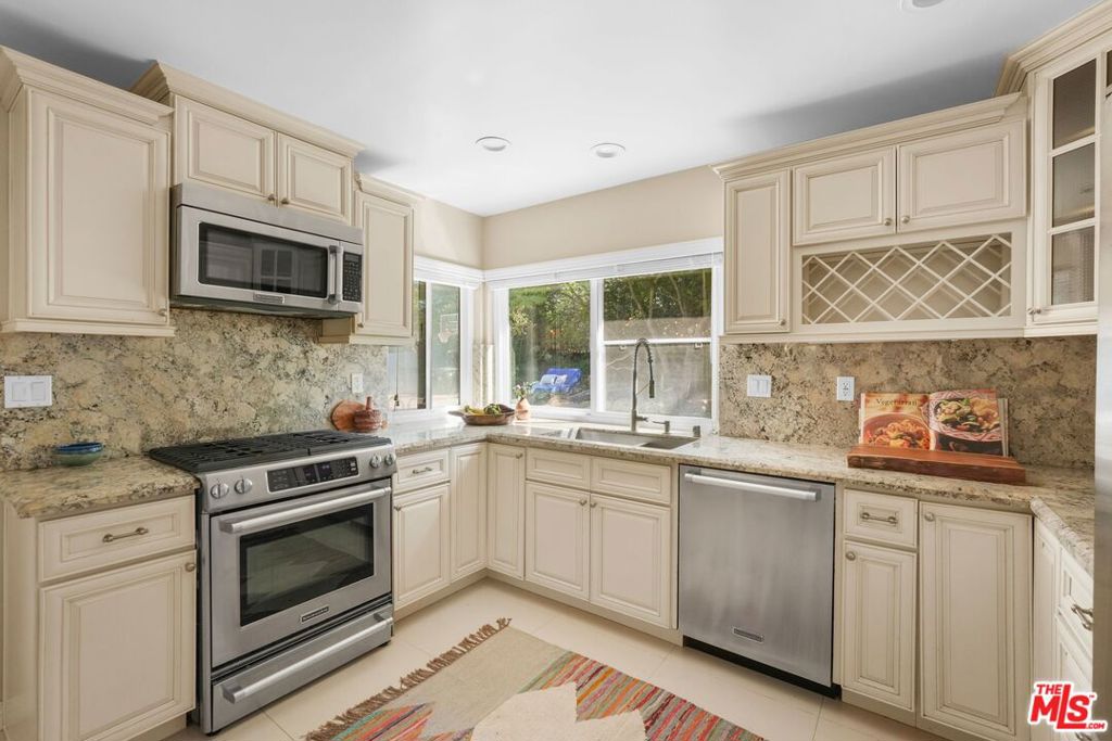 VIEWRIDGE - Residential Lease