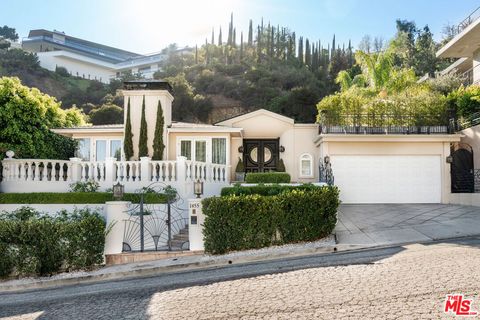 Photo of 1455 Rising Glen Rd, Los Angeles, CA 90069 (MLS # 26654869)