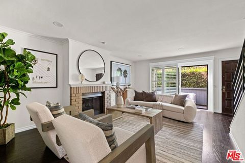 Photo of 2912 Montana Avenue #2, Santa Monica, CA 90403 (MLS # 26817359)