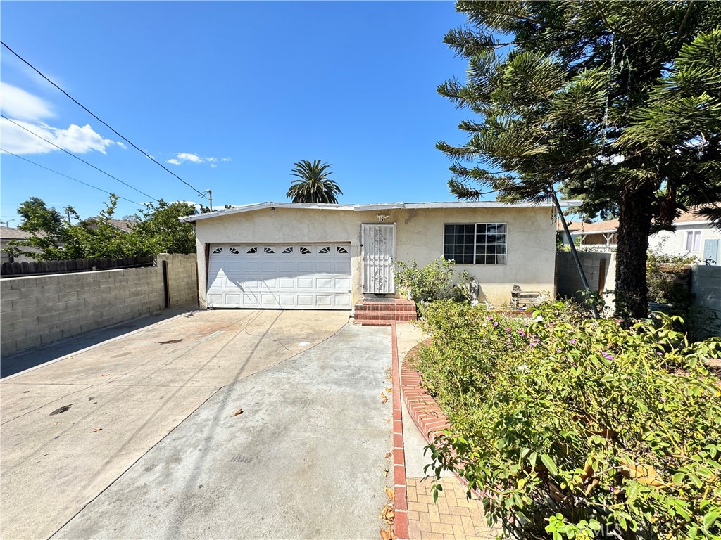 Welcome to your spacious new home in the heart of Pacoima! This recently listed property features an impressive total of six bedrooms and four bathrooms, offering over 2,000 plus square feet of living space. Perfectly situated for convenience, this home is just minutes away from major highways, making commuting a breeze. Did I mention the large lot, with plenty of space for an up to 1,200 square foot Accessory Dwelling Unit (ADU).
You’ll find yourself near all the essential shopping centers and just a stone’s throw from the vibrant Pacoima/Ritchie Valens Park. Families will appreciate the proximity to top local schools and the short drive to California State University, Northridge (CSUN). Plus, you’re conveniently close to Whiteman Airport and the popular Pacoima Plaza Shopping Center.
The property shows beautifully with ample room for a large family or as an excellent opportunity for multi-generational living or rental income potential. Don’t miss out on this fantastic chance to make it your own!