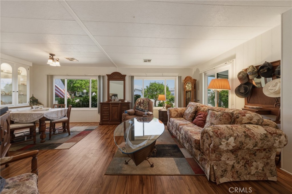 9583 Crestknoll  Drive