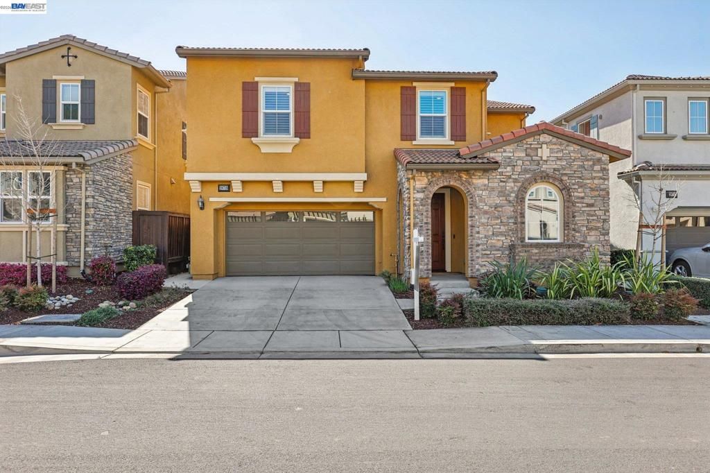 Photo of 28719 Vista Grande Dr Dr, Hayward, CA 94544 (MLS # 41128891)