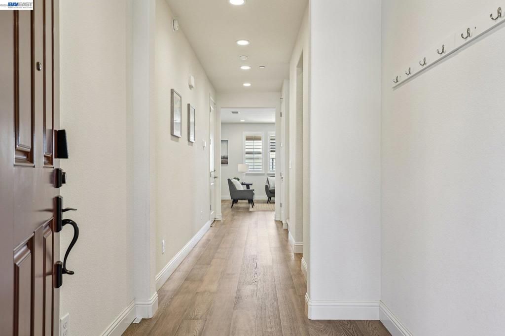 Photo of 28719 Vista Grande Dr Dr, Hayward, CA 94544 (MLS # 41128891)